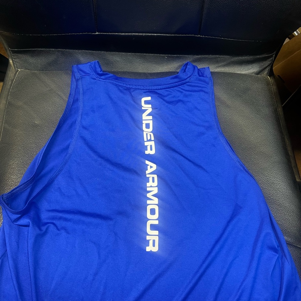 Used in a very nice shape. Fitted lg muscle shirt.